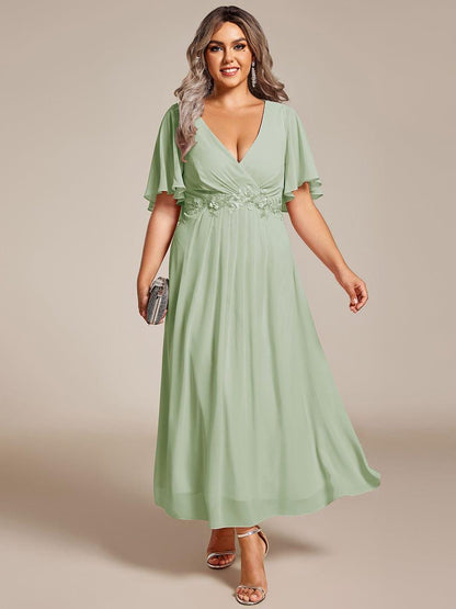 pretty DAHLIA|Plus Size Elegant Short Sleeves V-Neck Floral Applique Wedding Guest Dress