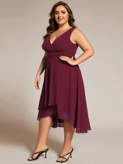 pretty AUGUST|Plus Size Pleated Sleeveless V-Neck Midi Chiffon Wedding Guest Dress