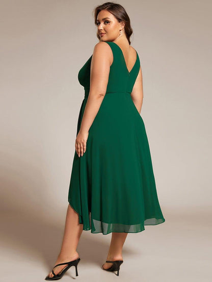 pretty AUGUST|Plus Size Pleated Sleeveless V-Neck Midi Chiffon Wedding Guest Dress