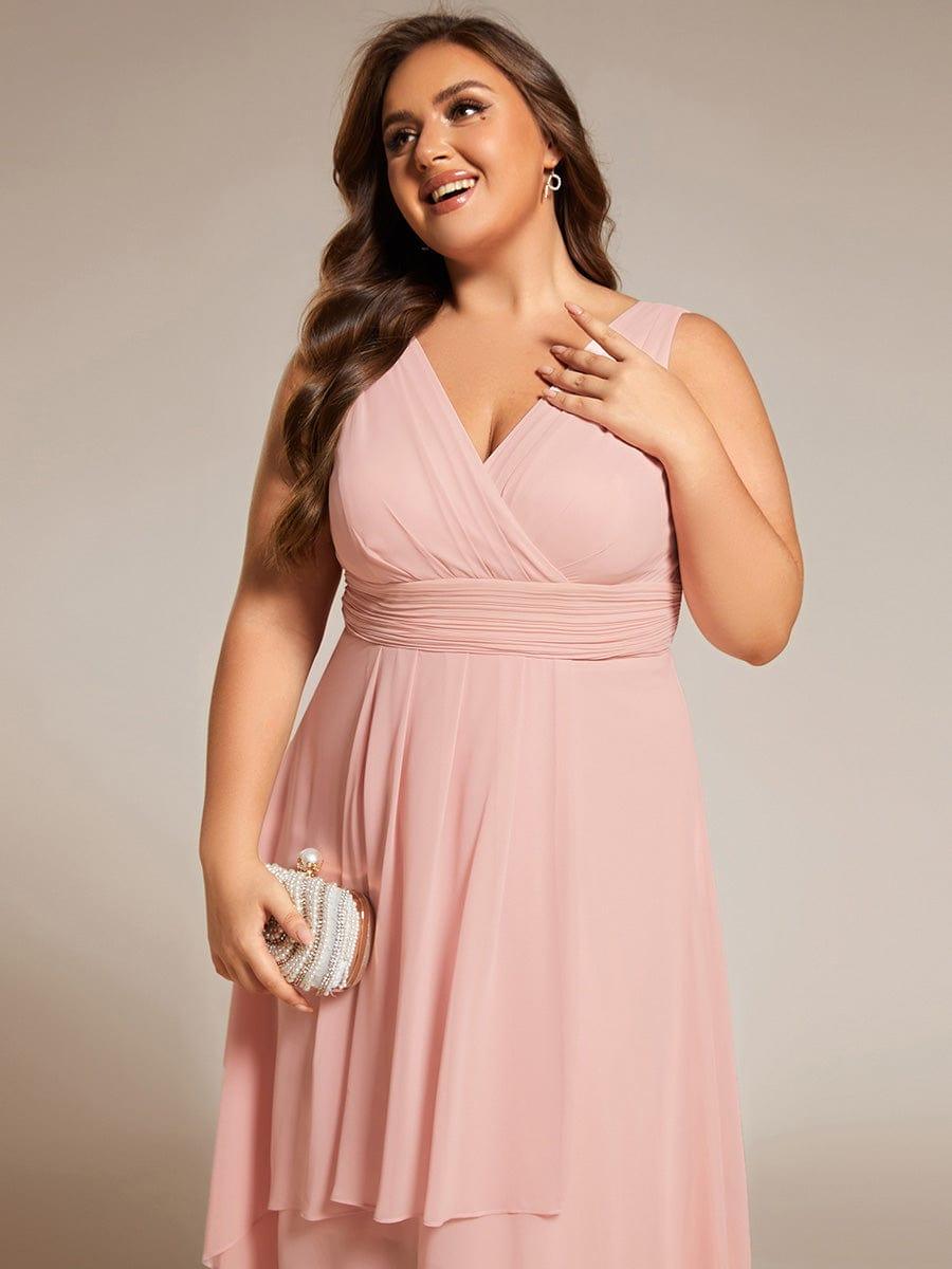 pretty AUGUST|Plus Size Pleated Sleeveless V-Neck Midi Chiffon Wedding Guest Dress